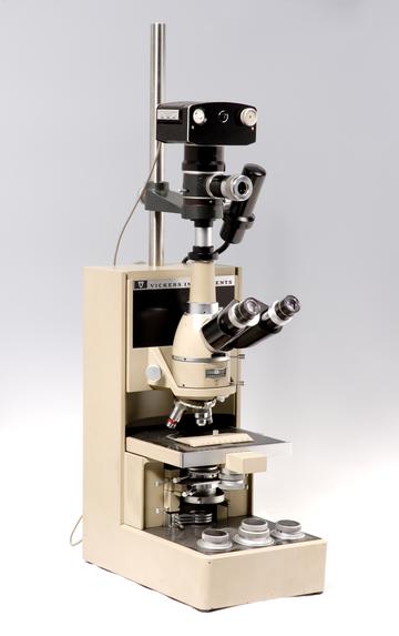 Photographic microscope by Vickers Instruments, York c. 1980 (inv. 21059)